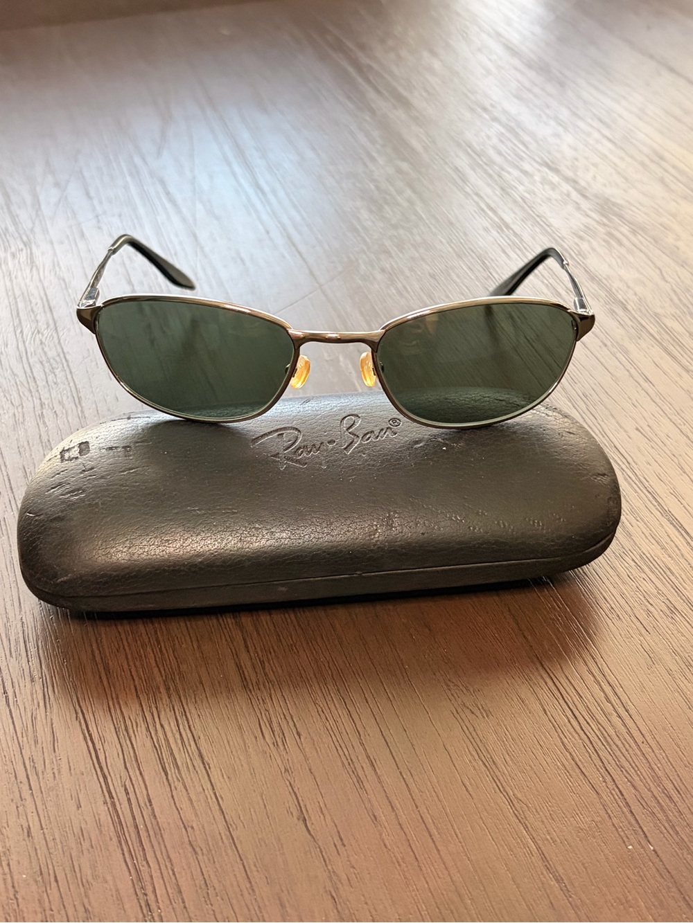Vintage Ray-Ban Sidestreet. Metal Oval Sunglasses - Silver Frame - LIKE NEW